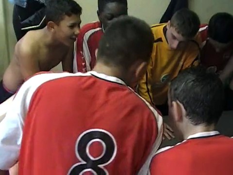 16 mai 2015 -les U15 dans le vestiaire après leur dernier match de championnat