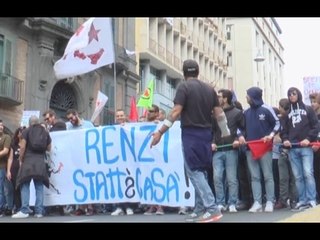 Download Video: Napoli - ''Renzi statt a cas'', corteo contro il governo -1- (16.05.15)