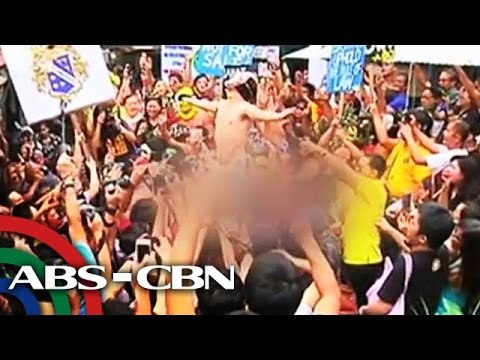 Oblation runners: Igalang ang Saligang Batas