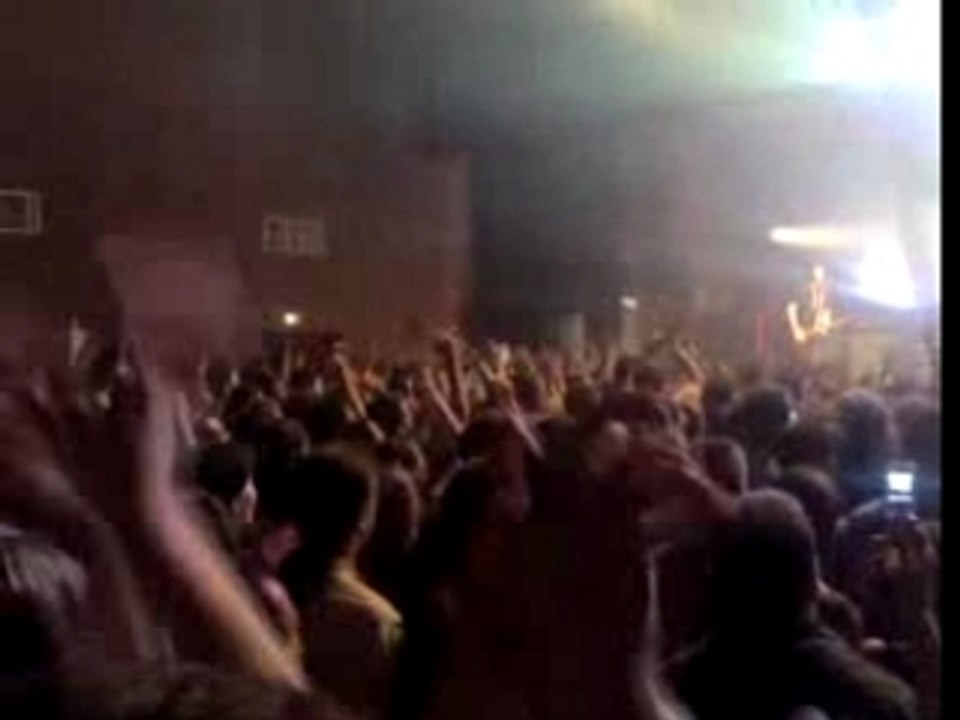 Le public chante Butterfly de Superbus