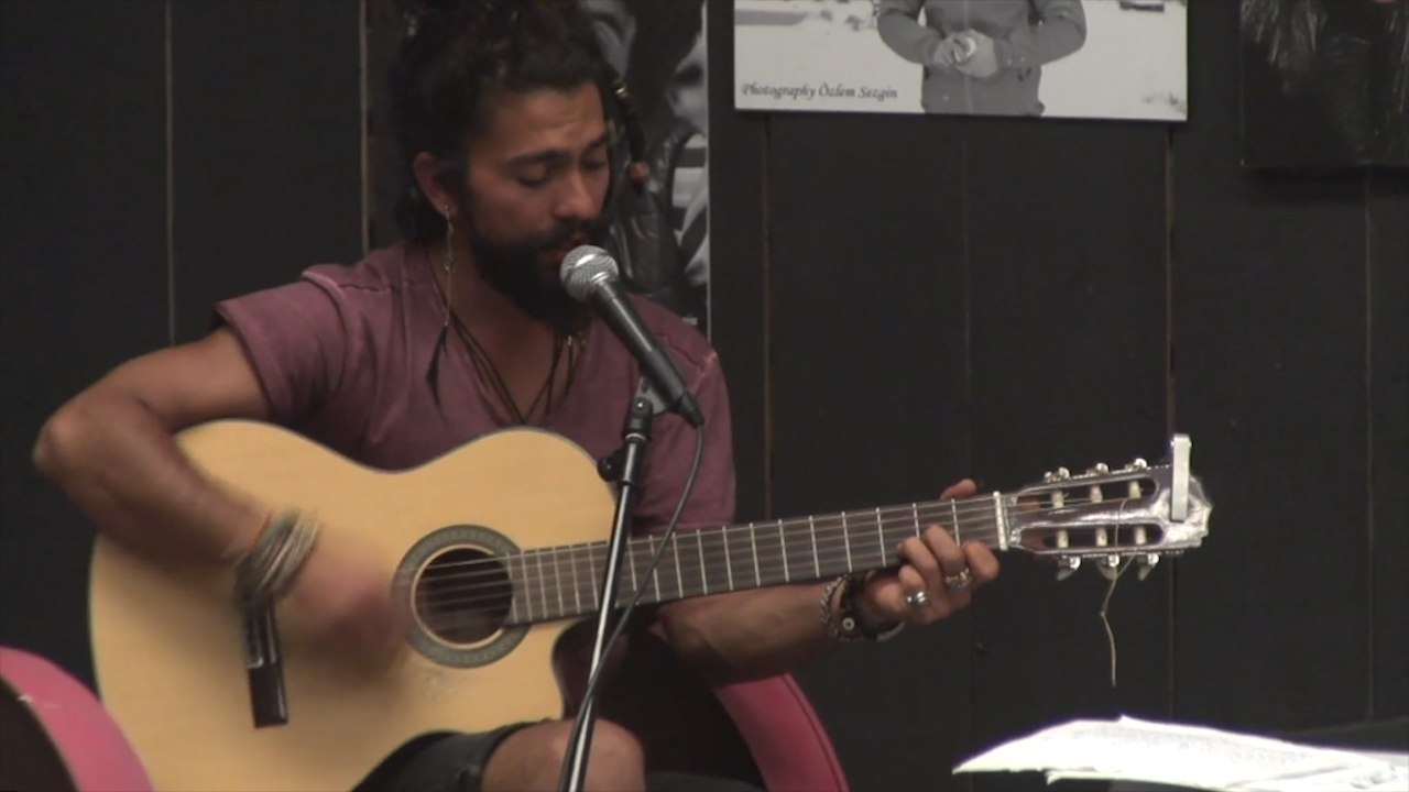 Tuncay'dan Duygusal Parça - Ütopya Türkiye 18 Mayıs 2015