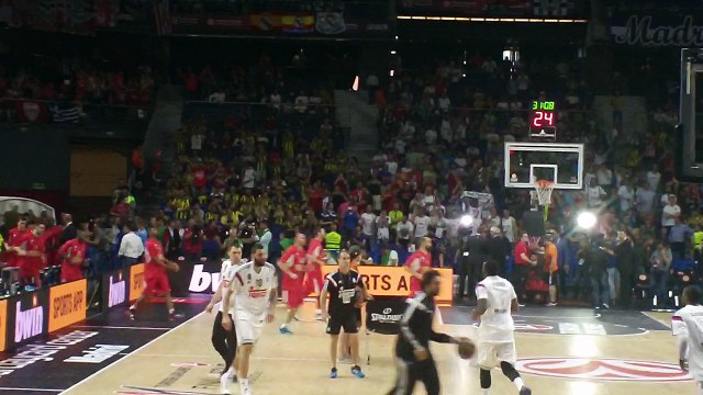 Η είσοδος του Ολυμπιακού