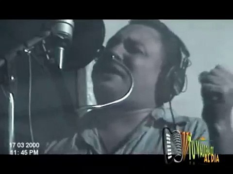 Jean Carlos Centeno Nubes Negras en estudio