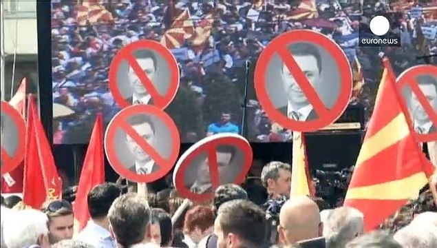 Σκόπια: Την παραίτηση Γκρουέφσκι ζητούν χιλιάδες διαδηλωτές