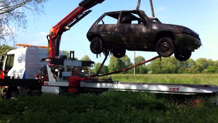 Une voiture repêchée dans l'Orne