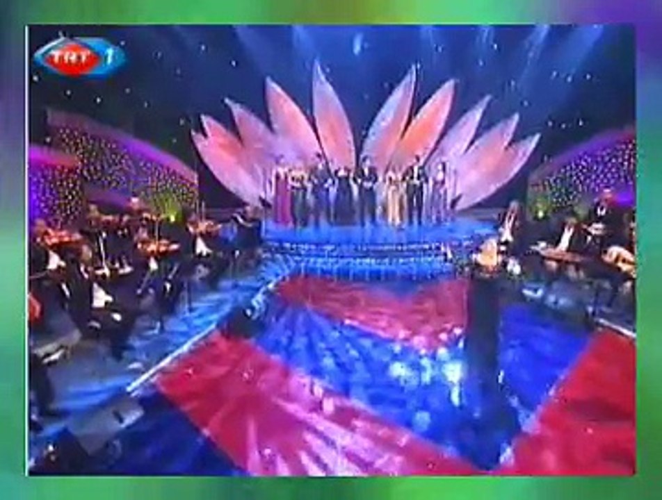 Ayşe TAŞ *Gölgesinde Mevsimler Boyu Oturduğumuz*