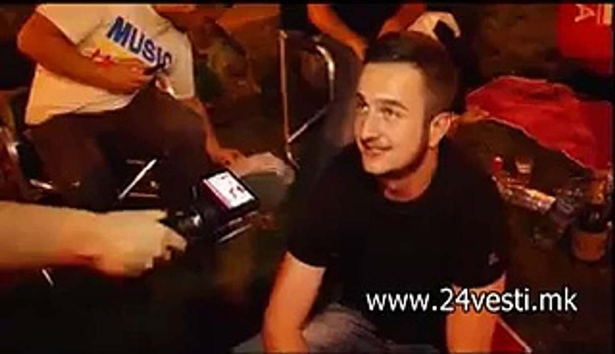 ANKETA PROTESTIRACI PRED VLADA 17 05