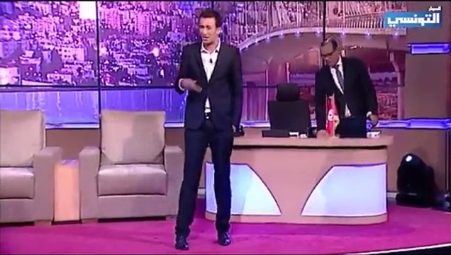 أوس المسعودي في لابس يحكي عالغناء هههه