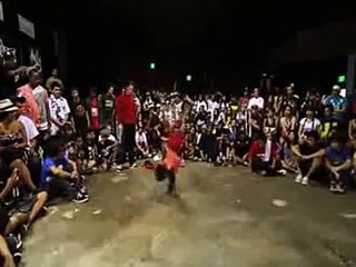 Niño humilla a maestro de brake dance