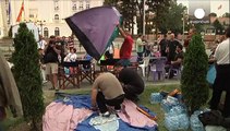 Skopje, i manifestanti anti- Gruevski in sit in davanti la sede del governo