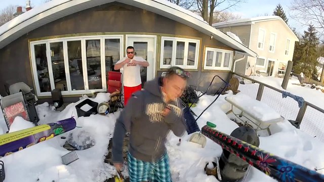 Attaque de feux d'artifices sur drone