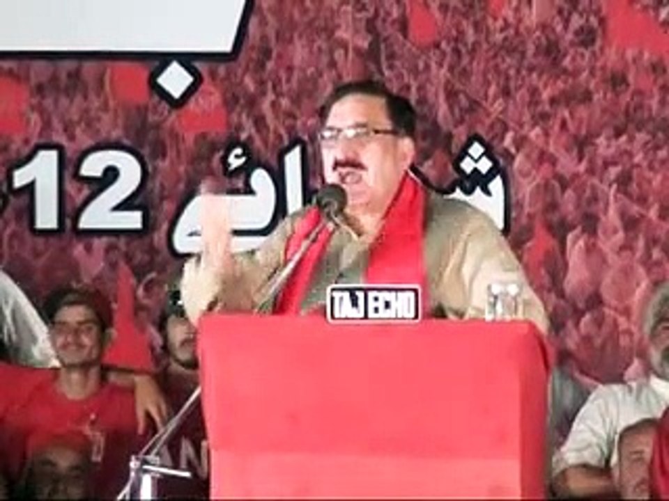 اے این پی سندھ کے صدر سینیٹر شاہی سید سٹی ریلوے کالونی میں12مئی 20015 کو منعقد ہونے والے جلسۂ عام سے خطاب کررہے ہیں(پشتو