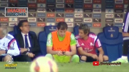 Iker Casillas opted to play on his phone rather than watch R