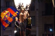 Aficionados del Barça celebran la Liga en Canaletas