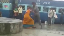 هندية تضرب متحرش بها بحركات مصارعة