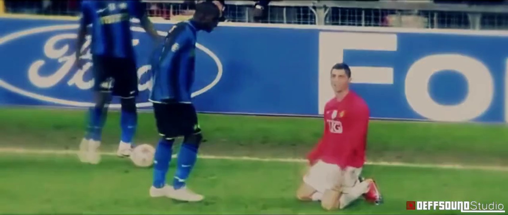 Cristiano Ronaldo Fights Mario Balotelli !!