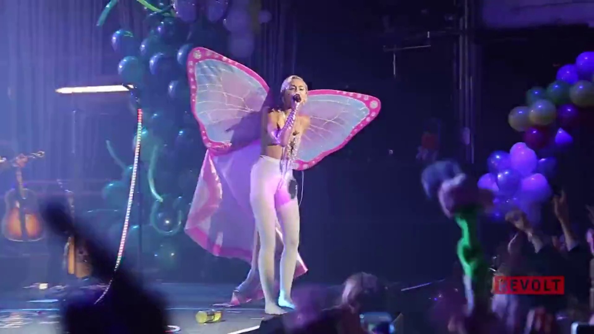 Miley Cyrus Covers Khia's 'My Neck, My Back'