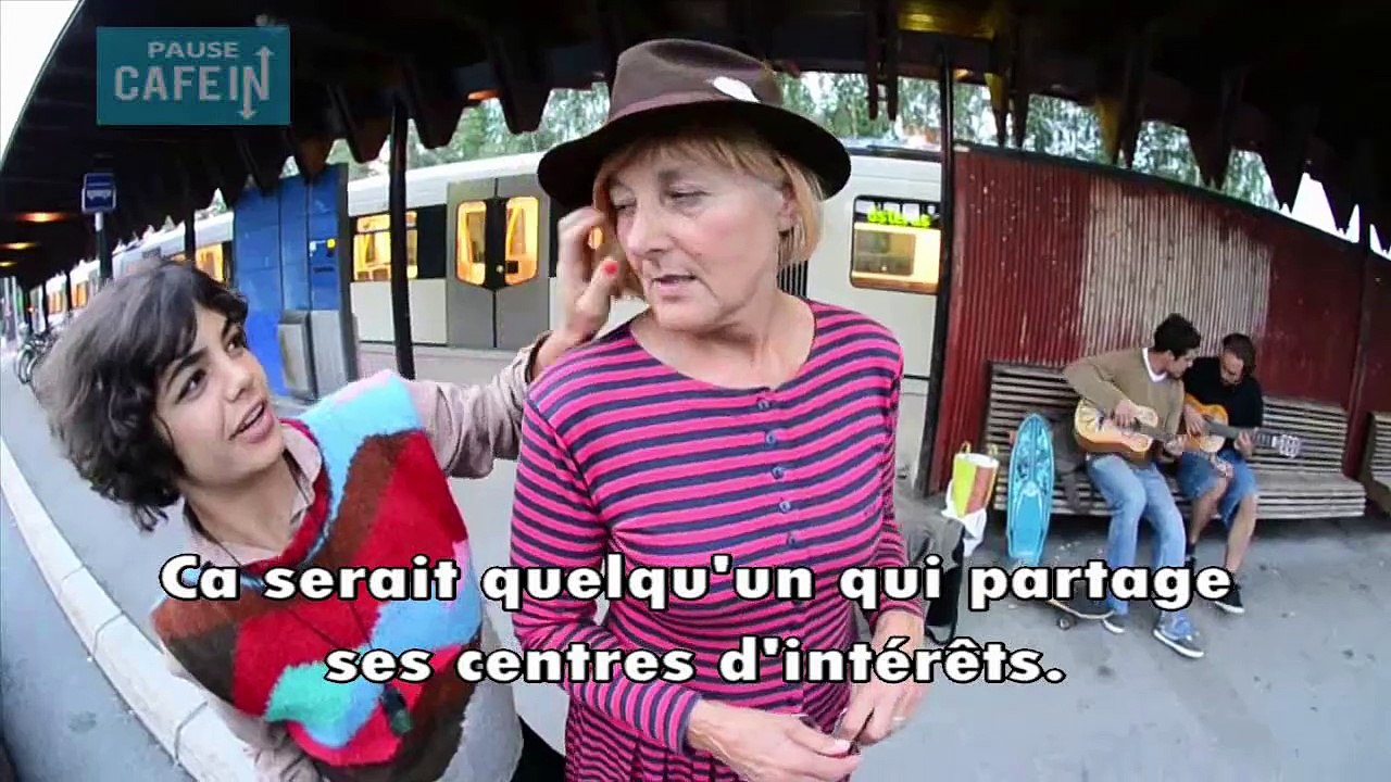 Un fils aide sa mère de 69 ans à trouver l'amour avec une vidéo virale