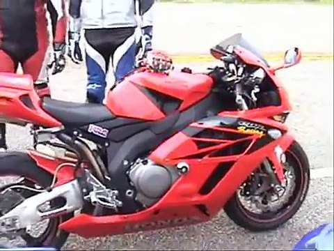 CBR 1000RR vs gsxr 1000