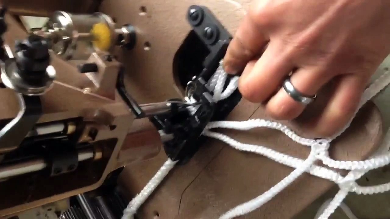 Industrial net sewing machine for attaching rope