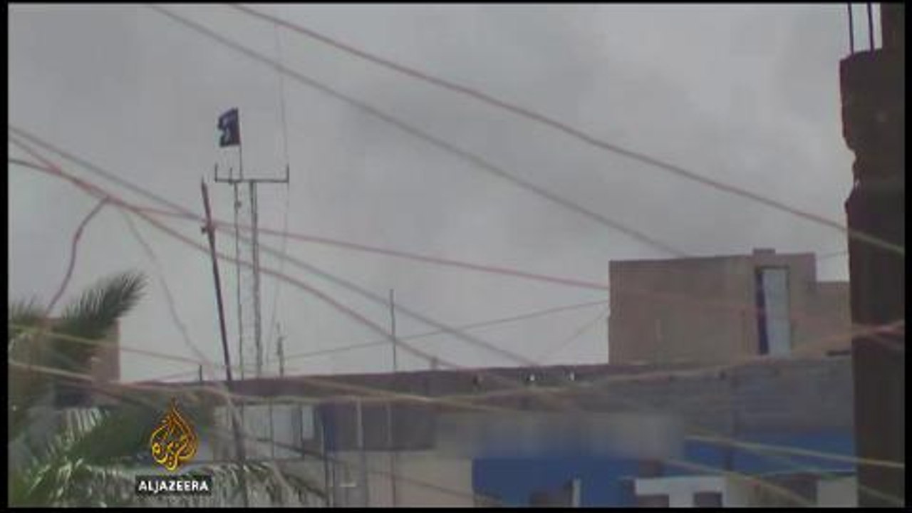 Thousands displaced by ISIL fighting in Ramadi