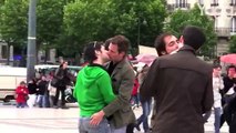 Gays kiss in front of the eiffel tower