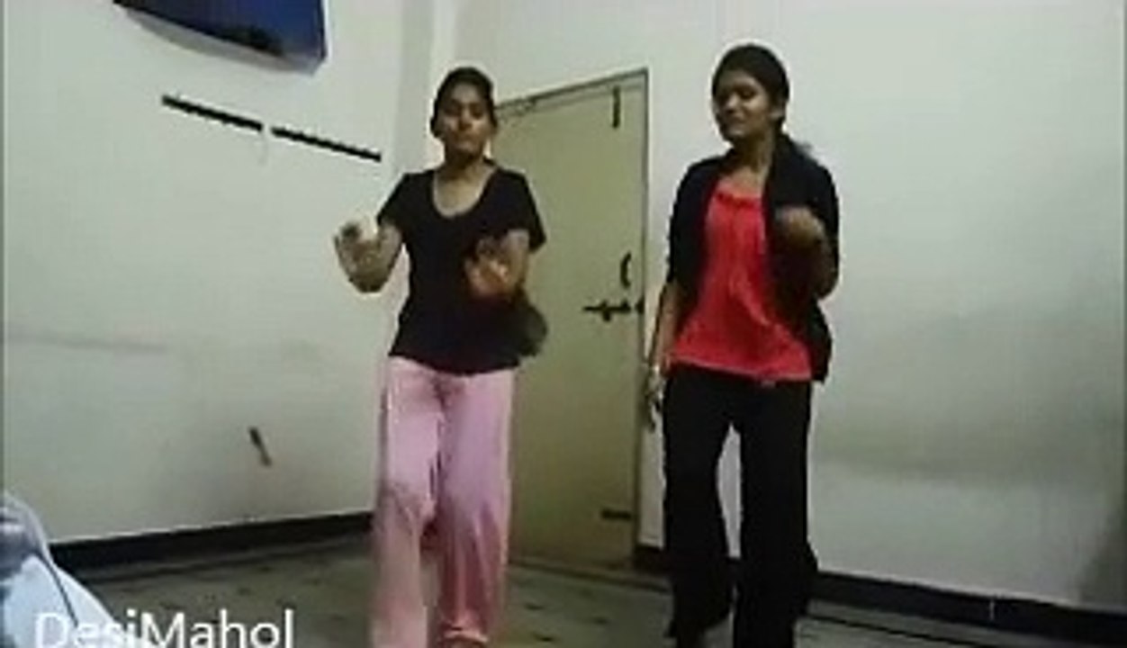 Desi Girls Dancing on Baby Doll Main Sone Di 2015