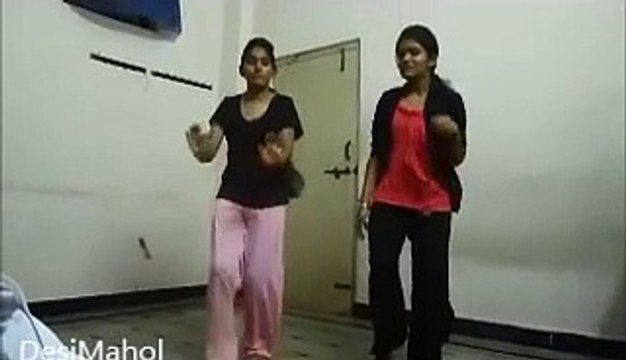 Desi Girls Dancing on Baby Doll Main Sone Di 2015