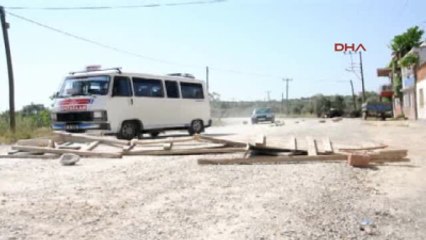 Aydın- Vatandaşlar Yapılmayan Yolu Çivili Tahta ve Kayalarla Kapattı