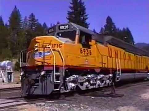 Union Pacific DDA40X Meets BNSF ES44DC at Virgilia Siding
