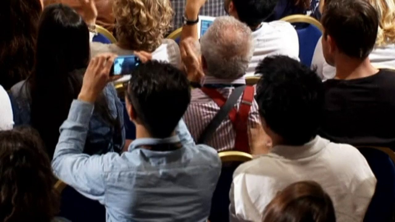 Cate Blanchett denies having lesbian affairs