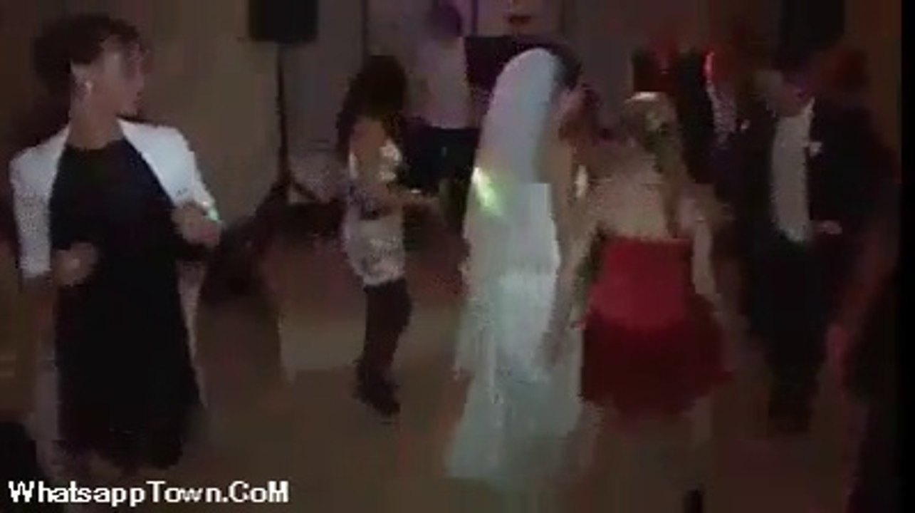 Jab Ladki Daru Pee Ke Dance Karti Hai To Kya Hota Hai - Funny Clip -
