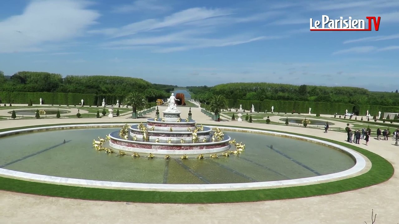 Château de Versailles : l'eau rejaillit dans le bassin de Latone