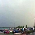 (Thunderbolt in Islamabad)اسلام آباد میں راول جھیل کے کنارے آسمانی بجلی گرنے کی ویڈیو دیکھیے