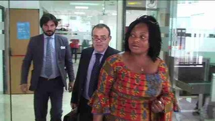 Piden la libertad para el padre de Adou, el niño que llegó a España en una maleta