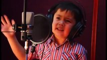 طفل يغني باحساس روعة جواربك زهرة 4 عاما أفغاني اصل