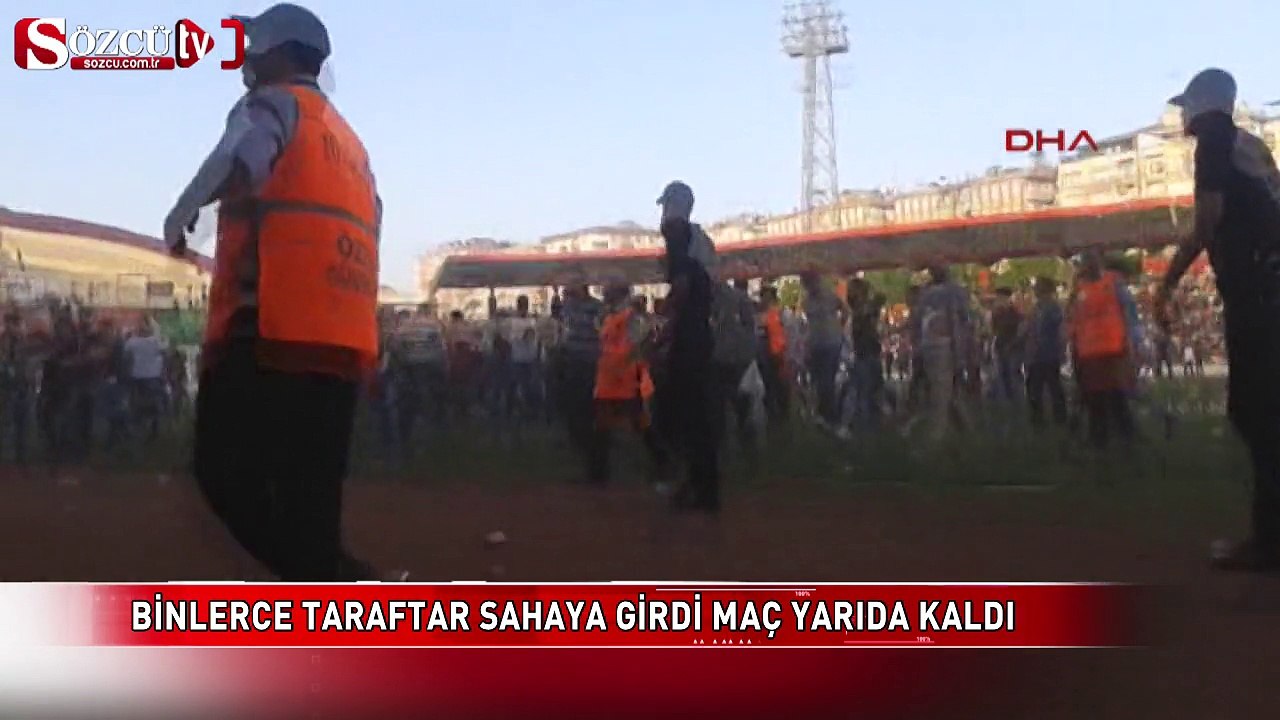 Binlerce taraftar sahaya indi, maç yarıda kaldı