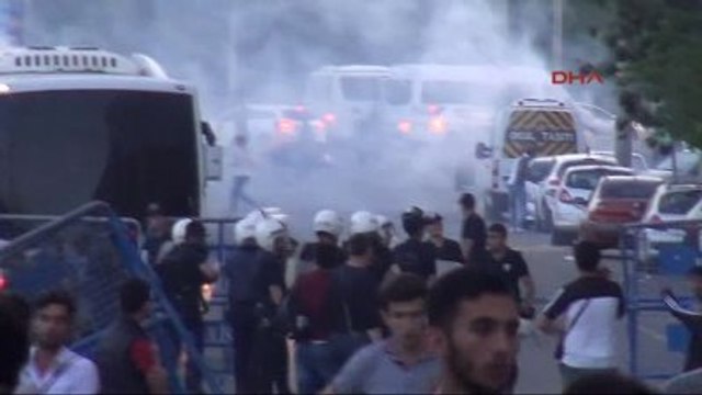 Diyarbakır - Yeni Diyarbakırspor Maçında Binlerce Taraftar Sahaya İndi Maç Yarıda Kaldı - 2