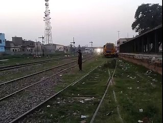 16-May-2015 6-Dn-Green-Line-crossing-Gujrat 160speed