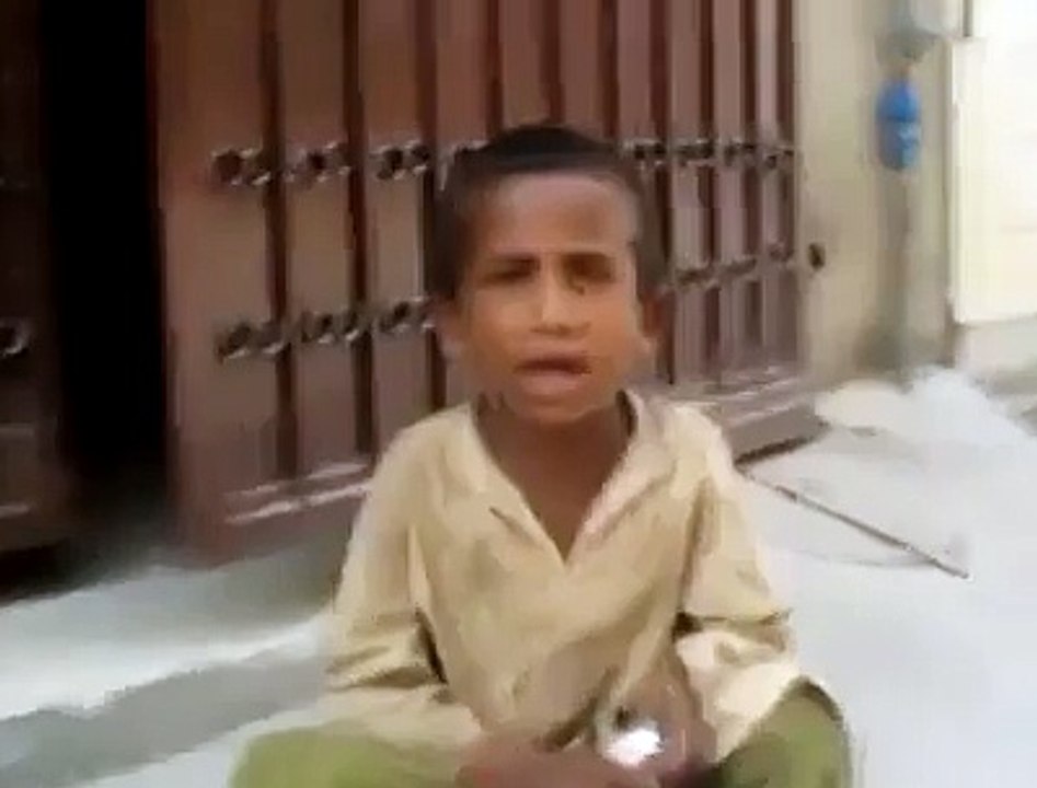 Very nice Naat Shareef by this little poor child. Beautiful Naat with Lovely Voice