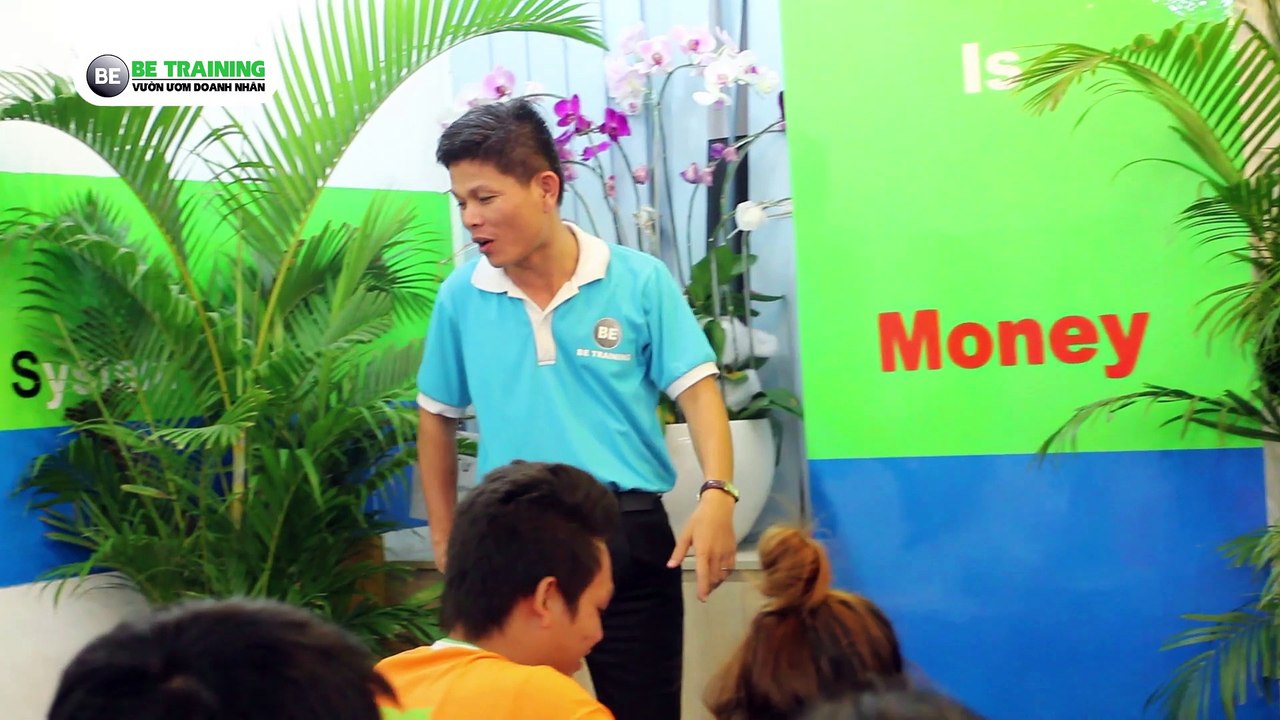 Chia sẻ của doanh nhân Hoàng Văn Tưởng trong lớp Brand and Marketing Online