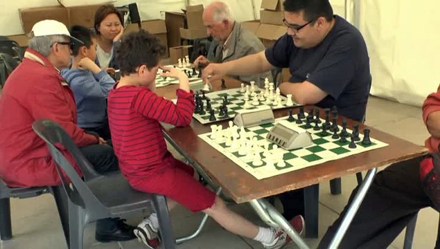 PAU - 28 AVRIL 2015 - CHAMPIONNAT DE FRANCE D'ÉCHECS - LES ANIMATIONS DE CE MARDI PLACE CLEMENCEAU.