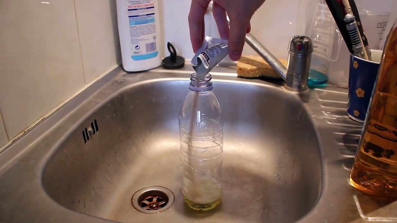 Expérience - Le dentifrice d'éléphant - Dr Nozman (With subtitles)