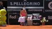 Un pauvre ramasseur de balle chute derrière Maria Sharapova - Finale Masters de Rome