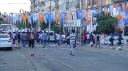 Diyarbakır'da Penaltı Sonrası Tüm Tribün Sahaya Girdi