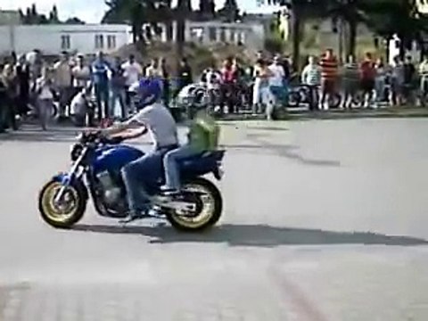 SUZUKI GSR 600 vs HONDA CBR 1000rr & HORNET 600 & CBR 600 F2 F4i;) Moto-fun The slowest rider...
