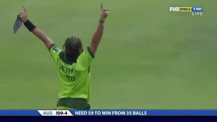 Shahid Afridi Takes An Amazing Catch of Cameron White