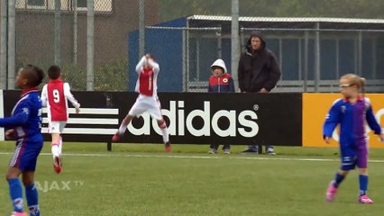 Les jeunes de l'Ajax imitent la célébration de Cristiano Ronaldo