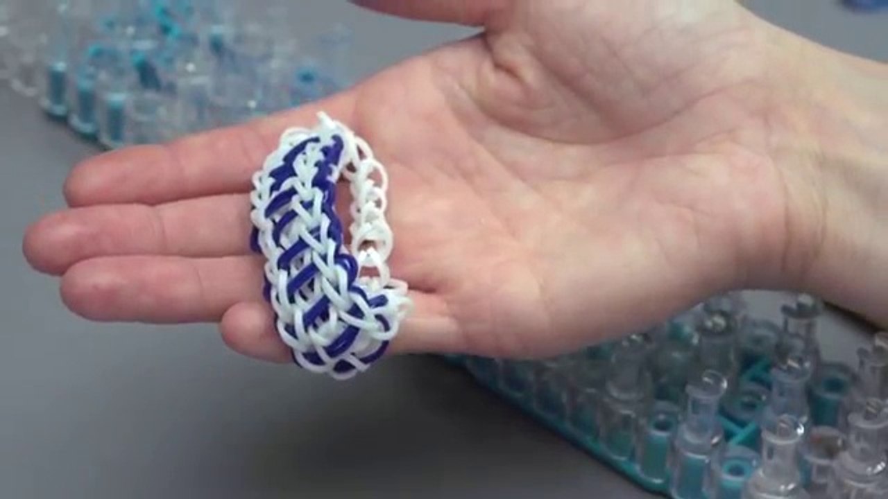 How to make the Stripes Loom Bands Bracelet