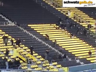 Скачать видео: 100 Jahre BVB-Freiburg Choreo zum 100. Geburtstag von Borussia Dortmund BVB - SCF Video Atmo